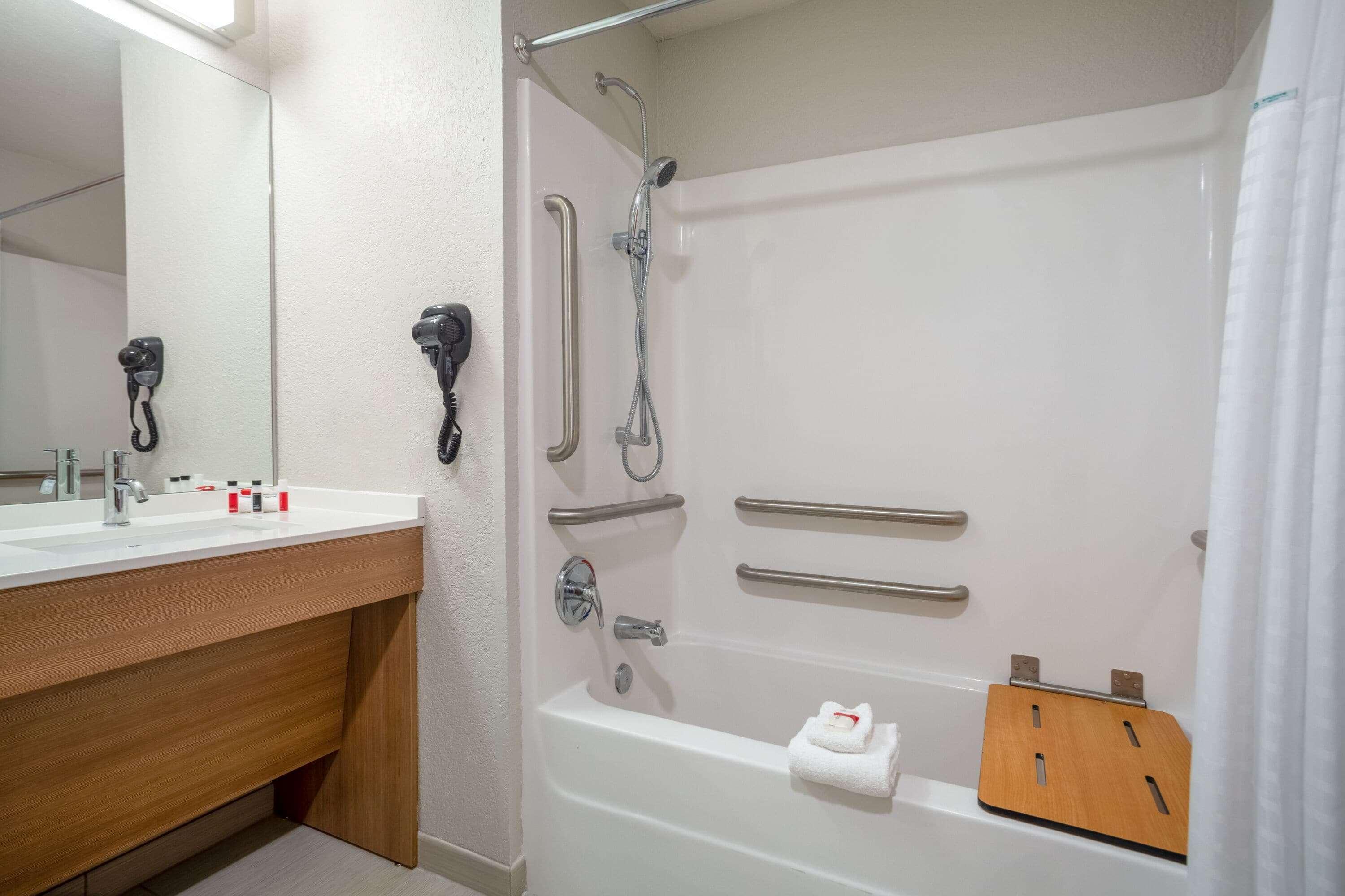 Microtel Inn & Suites By Wyndham Liberty/Ne Kansas City Area Exteriör bild